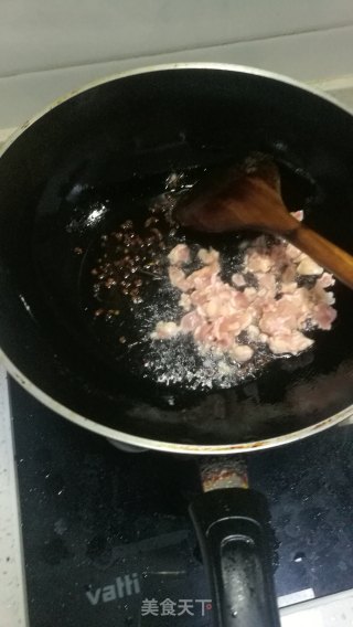毛豆米炒鸡脆骨肉的做法步骤：4