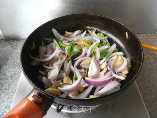 特色煎鲈鱼的做法步骤：6