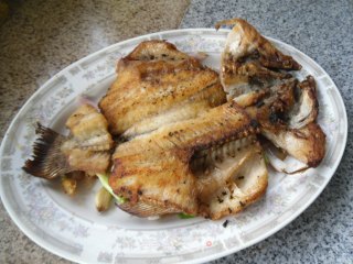 特色煎鲈鱼的做法步骤：10