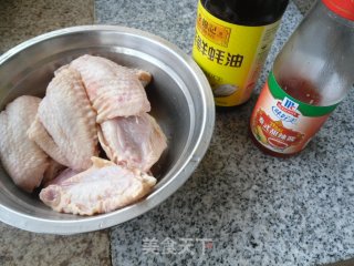 腌焖鸡翅的做法步骤：1
