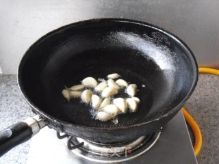 大蒜烧鲳鱼的做法步骤：4