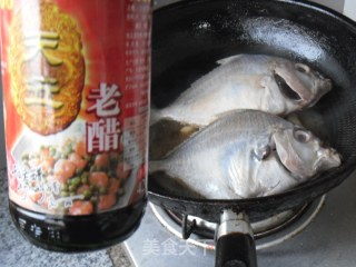 大蒜烧鲳鱼的做法步骤：7