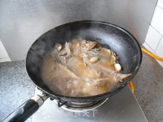 大蒜烧鲳鱼的做法步骤：12