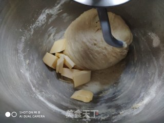 坚果面包的做法步骤：2