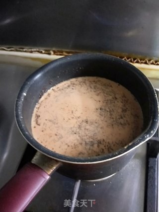 家庭版焦糖港式奶茶的做法步骤：7