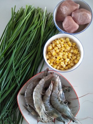 虾仁玉米粒水饺的做法步骤：1