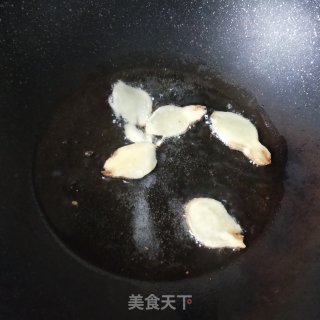 鲫鱼汤的做法步骤：2
