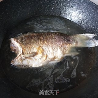 鲫鱼汤的做法步骤：5