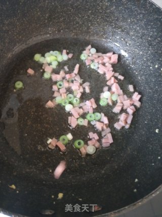 火腿鸡蛋炒饭的做法步骤：3