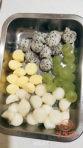 鲜果沙律虾球的做法步骤：2