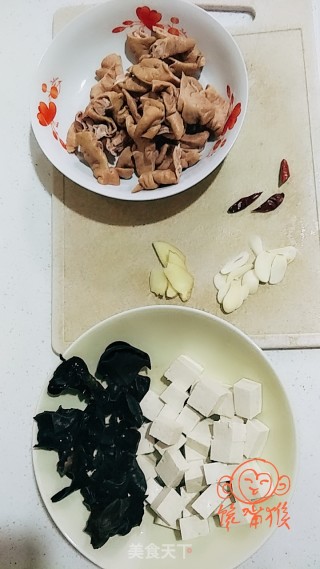 肥肠烧豆腐的做法步骤：2