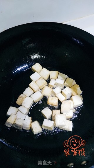 肥肠烧豆腐的做法步骤：3