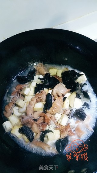 肥肠烧豆腐的做法步骤：8