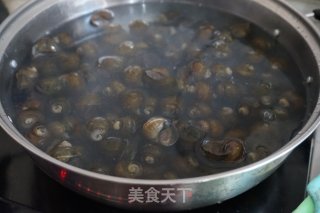 紫苏炒田螺的做法步骤：4