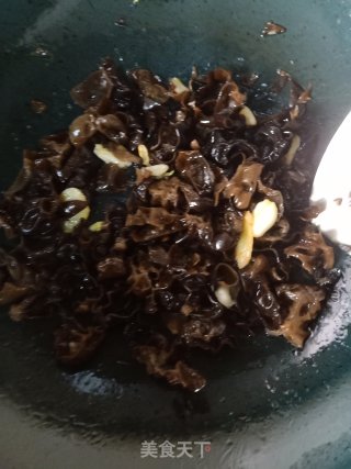 尖椒木耳炒鸡蛋的做法步骤：8