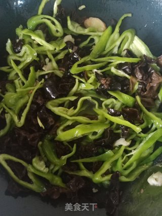 尖椒木耳炒鸡蛋的做法步骤：9