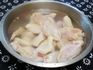 椒麻鸡翅--家常下饭菜的做法步骤：1