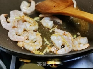 虾仁鲜贝烧冬瓜的做法步骤：2