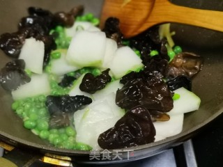 虾仁鲜贝烧冬瓜的做法步骤：6