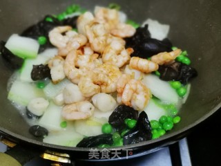 虾仁鲜贝烧冬瓜的做法步骤：7