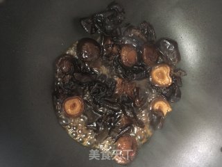 卤香菇木耳的做法步骤：4