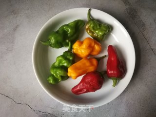 皱皮椒炒鸡蛋的做法步骤：1