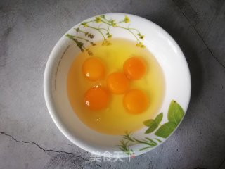 皱皮椒炒鸡蛋的做法步骤：3
