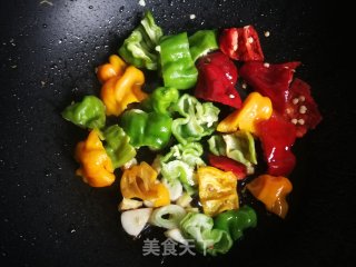 皱皮椒炒鸡蛋的做法步骤：9