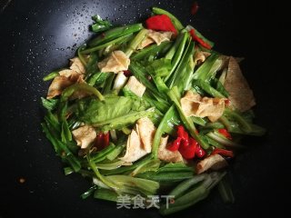油麦菜烧豆腐皮的做法步骤：10