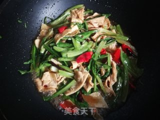 油麦菜烧豆腐皮的做法步骤：11