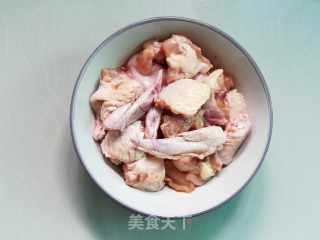 香菇豆腐焖鸡翅的做法步骤：3