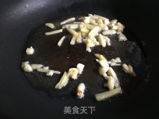 洋葱黑木耳炒牛肉肠的做法步骤：4