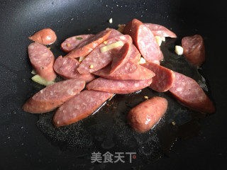 洋葱黑木耳炒牛肉肠的做法步骤：5