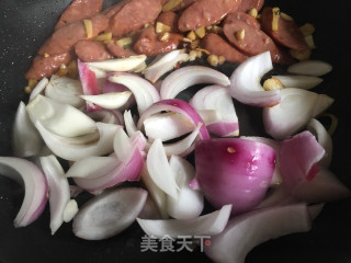洋葱黑木耳炒牛肉肠的做法步骤：6