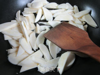 茭白炒油豆腐的做法步骤：5