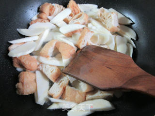茭白炒油豆腐的做法步骤：7