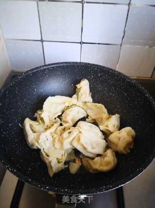 煎饺的做法步骤：3