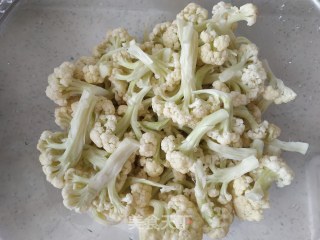 西红柿炒菜花的做法步骤：2