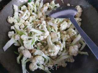 西红柿炒菜花的做法步骤：5