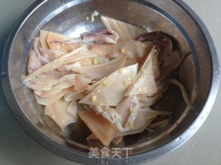 荷兰豆炒鱿鱼的做法步骤：3