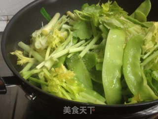 荷兰豆炒鱿鱼的做法步骤：8