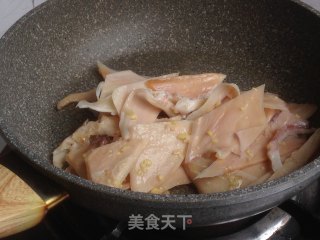 荷兰豆炒鱿鱼的做法步骤：10