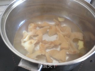 花胶焖鸡的做法步骤：2