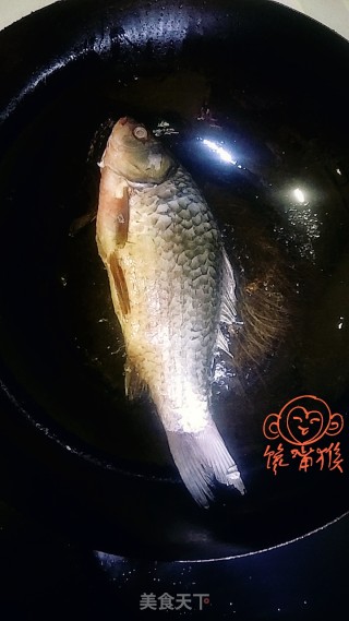 煎蛋萝卜丝奶白汤鲫鱼汤的做法步骤：4