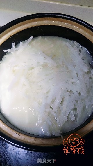 煎蛋萝卜丝奶白汤鲫鱼汤的做法步骤：10