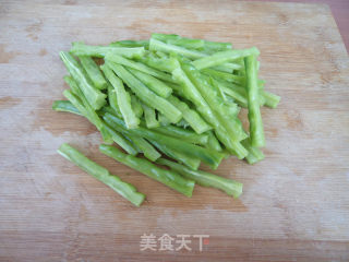 麻辣酱拌苦瓜的做法步骤：3