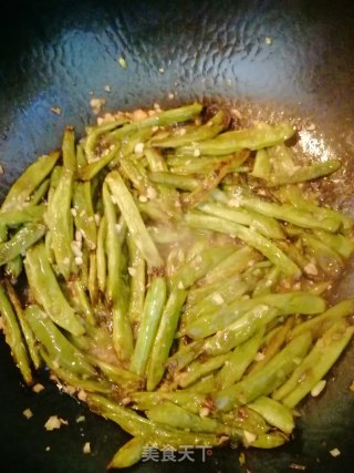 干煸豆角的做法步骤：7