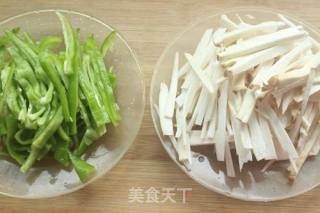 #家常下饭菜#青椒炒杏鲍菇的做法步骤：1