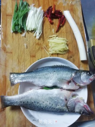 小满日食记之清蒸自钓白卤子鱼的做法步骤：4