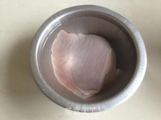 枸杞叶猪肝瘦肉汤的做法步骤：2